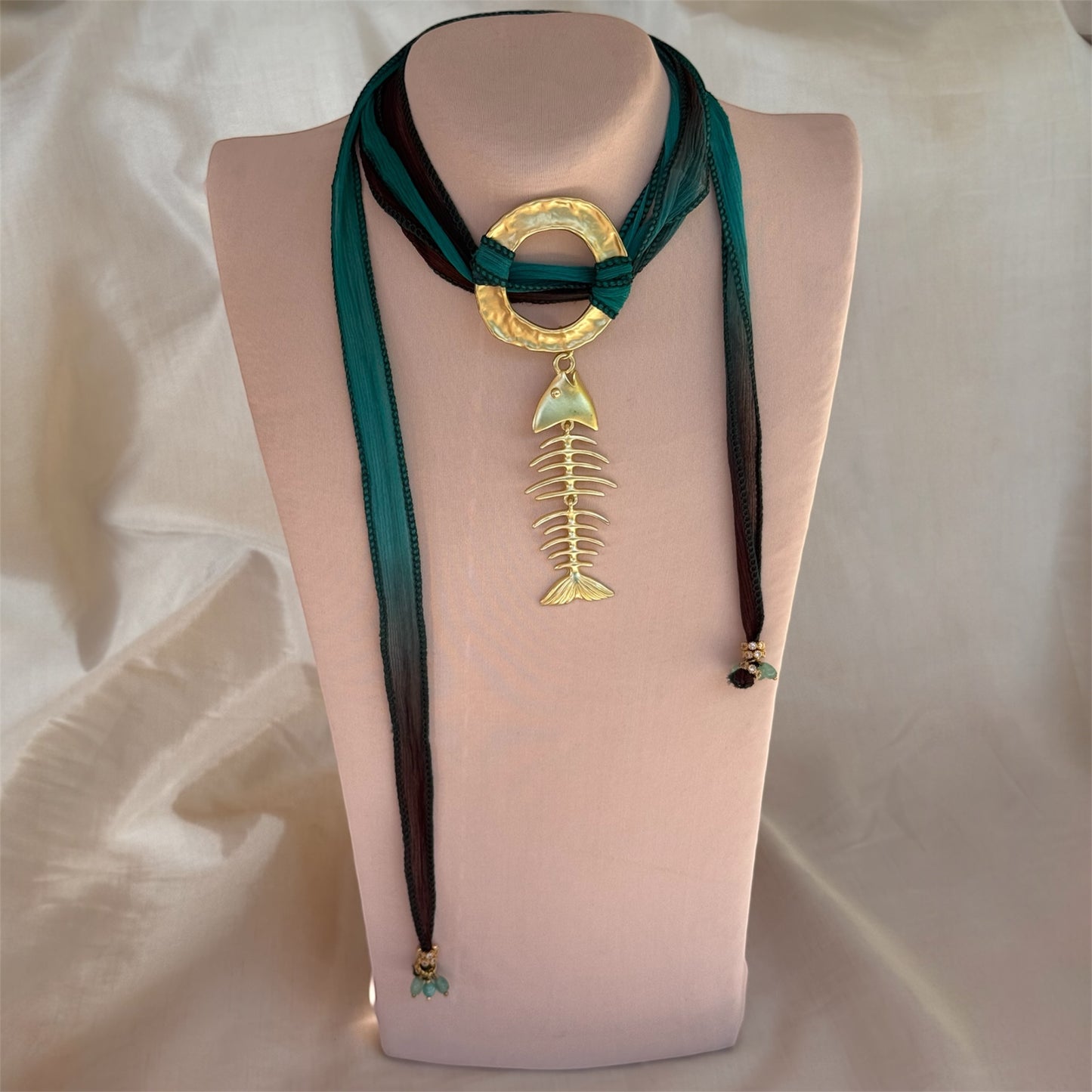 Choker de Seda Verde & Negro/Pez dorado
