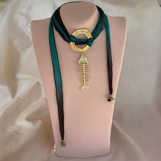 Choker de Seda Verde & Negro/Pez dorado