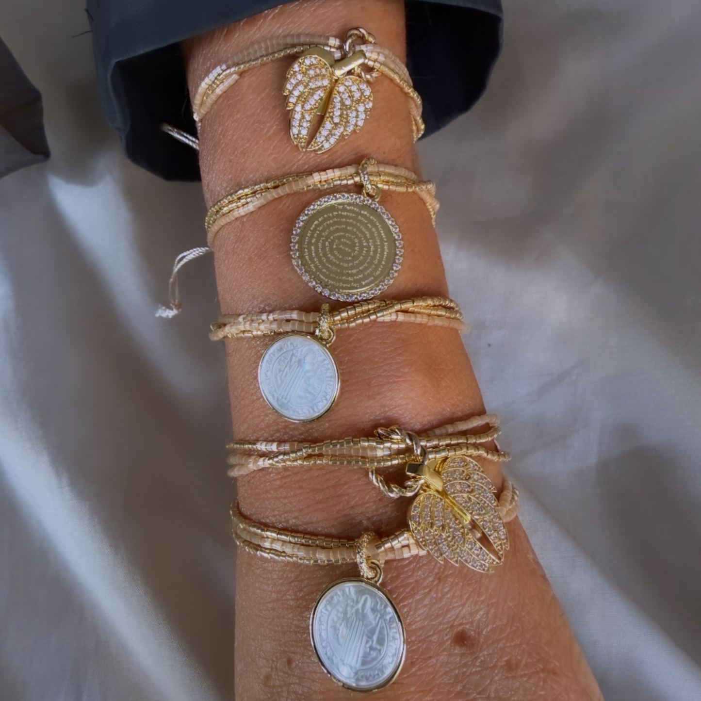 Set Pulseras Doradas / Alas, Padre Nuestro & San Benito