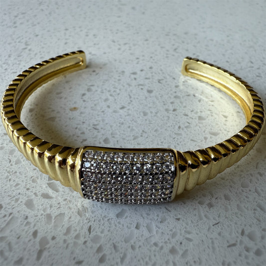 Esclava Dorada con Pavé Grande