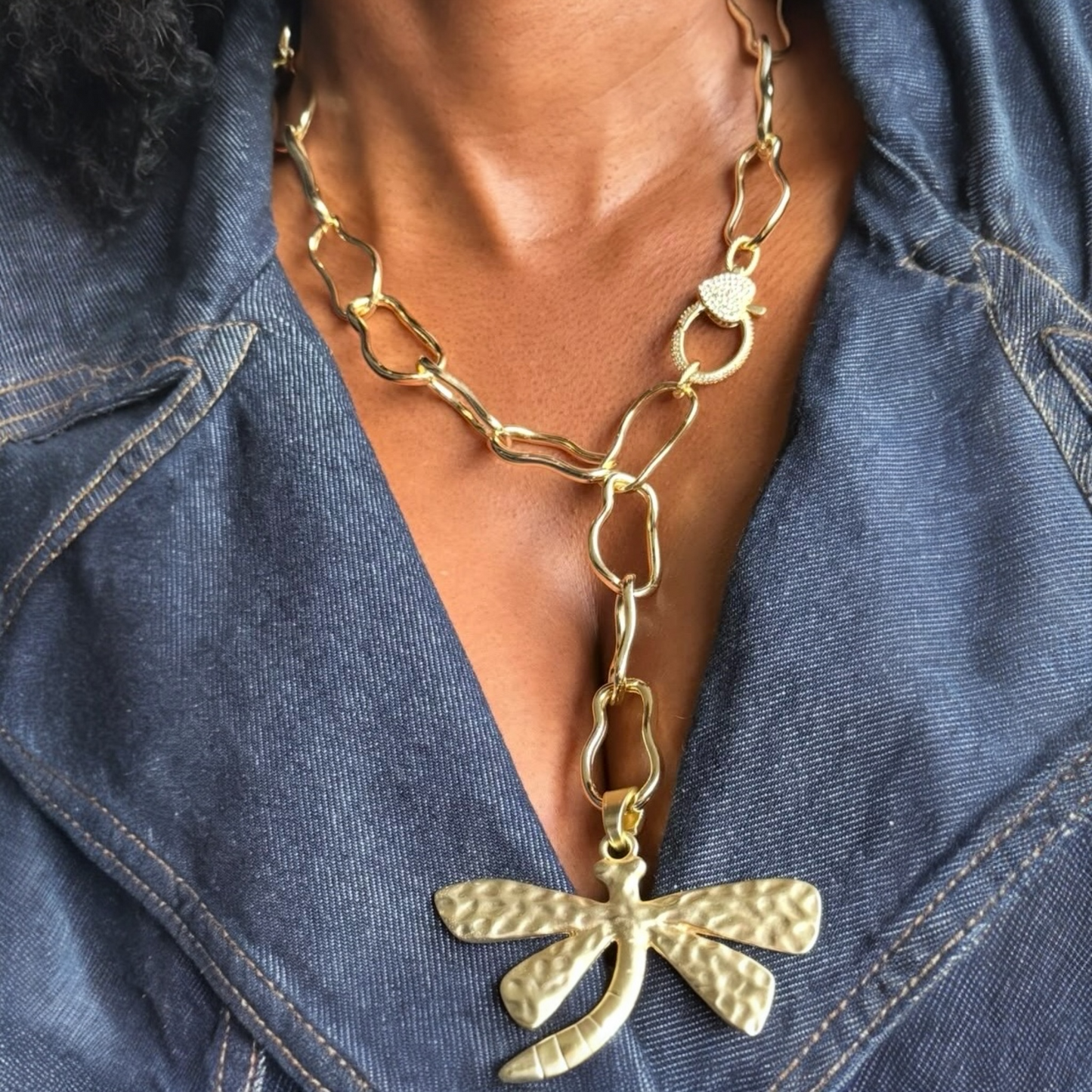 Collar Libélula Dorada