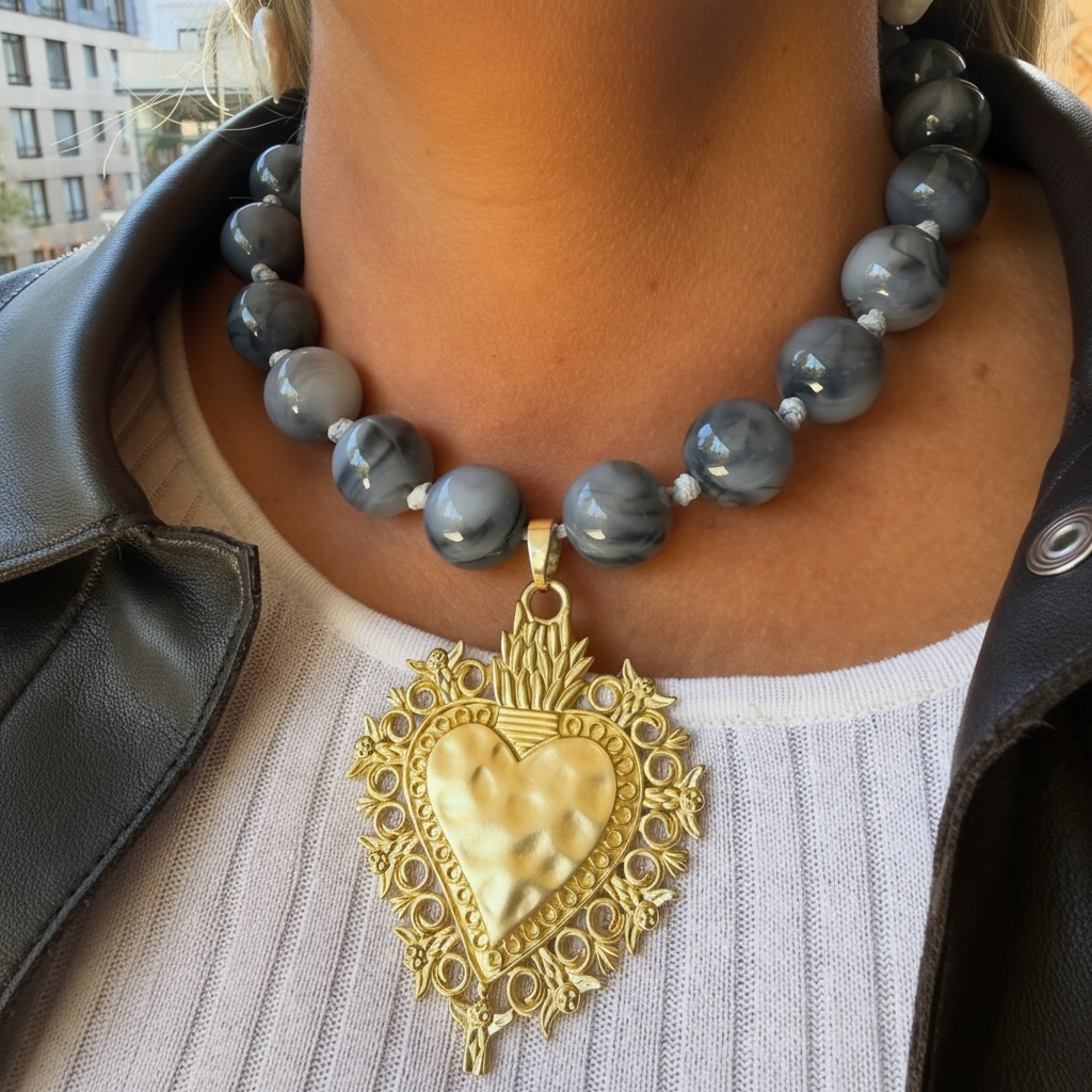Collar Corazón Dorado Marmolado Gris